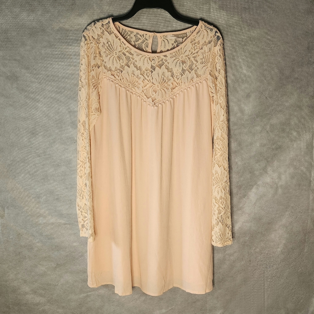 Forever 21 Contemporary Loose Silhouette Dress With Lace Sleeves